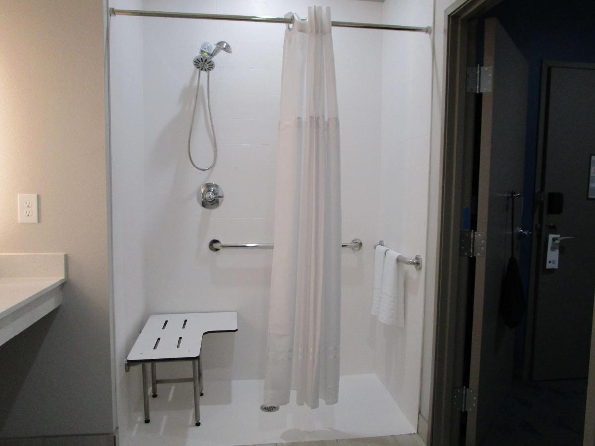 Reddy Hotel Bonham Bagian luar foto
