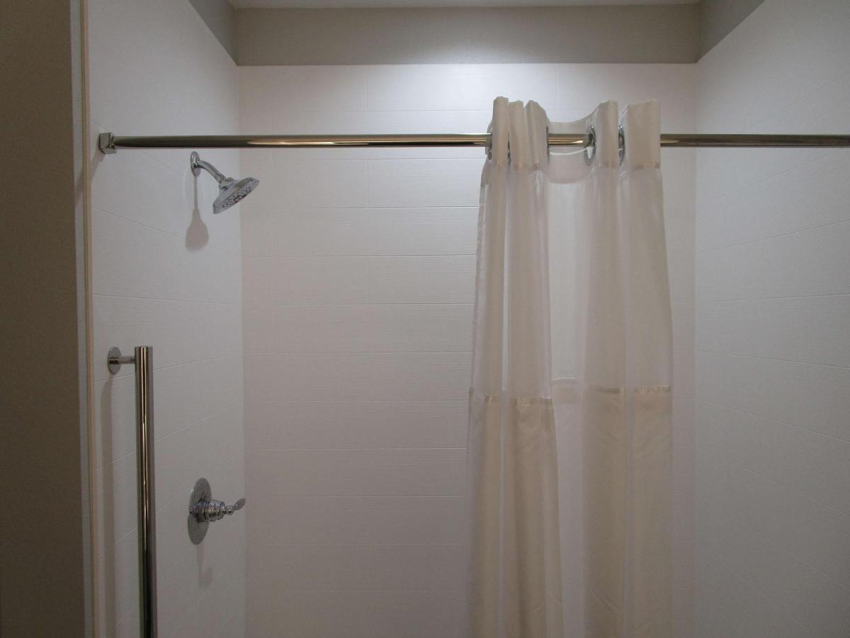 Reddy Hotel Bonham Bagian luar foto